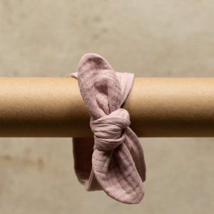 Opaska muślinowa niemowlęca pin up | GOTS | 0-3 mc | różowy pudrowy