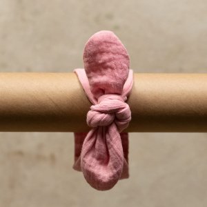 Opaska dziecięca z muślinu organicznego pin up | GOTS | 0-3 mc | różowa