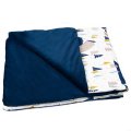 kocyk materiał velvet o wymiarach 75 cm na 100 cm w kolorze granatowym